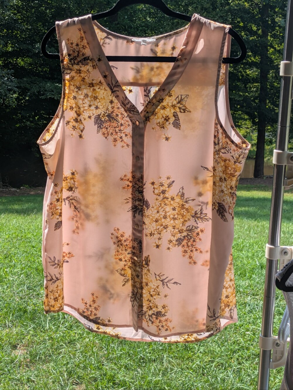 Maurice’s XXL button up sleeveless blouse